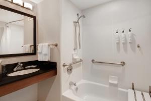 Accessible room, Guest room, 1 Queen room in Fairfield Inn and Suites by Marriott Rochester West/Greece