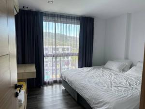 Modern apartment on Naiharn Beach B404