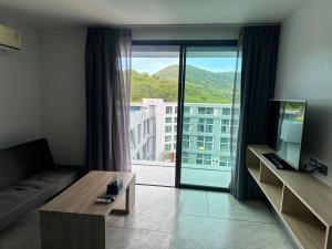 Modern apartment on Naiharn Beach B404