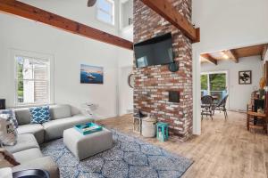 Pond Front Home w Game Room Dog Friendly