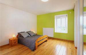 Maisons de vacances Beautiful Home In Sauzet : photos des chambres