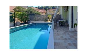 Amazing Home In Makarska With Wifi