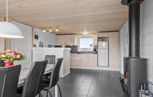 2 Bedroom Cozy Home In Thisted