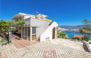 1 Bedroom Lovely Apartment In Bosana 