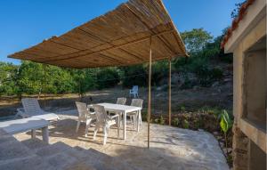 Cozy Apartment In Zlarin With Wifi