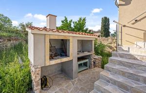 Cozy Apartment In Zlarin With Wifi