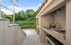 Cozy Apartment In Zlarin With Wifi