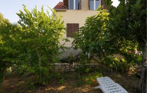 Cozy Apartment In Zlarin With Wifi