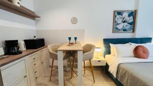 Deluxe Studios - Perfect for Short or Long Stays