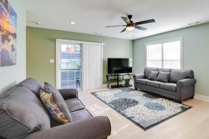 1 Mi to Pier Screened Patio at Murrells Inlet Apt
