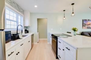 1 Mi to Pier Screened Patio at Murrells Inlet Apt