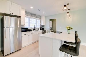 1 Mi to Pier Screened Patio at Murrells Inlet Apt