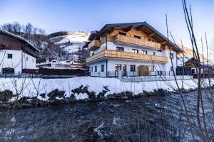 RIVERSIDE RAURIS APARTMENTS