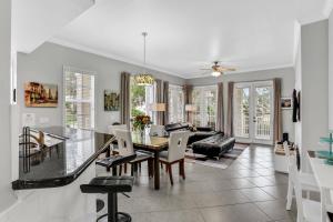 ReRetreat: Spacious Condo Near Disney Parks