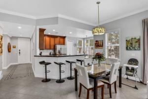 ReRetreat: Spacious Condo Near Disney Parks