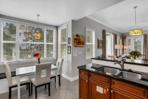 ReRetreat: Spacious Condo Near Disney Parks