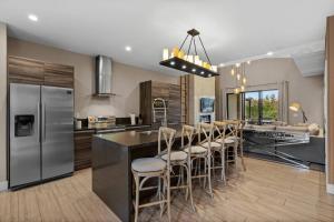 Elegant Escape: 4BR Villa near Disney Views