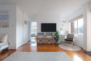 Beachside Clovelly Living w Parking 50m to Beach