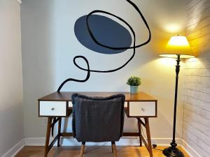 Stylish 1-BDRM Prime Location, Unit 2
