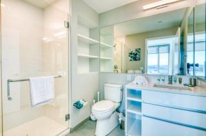 Stunning Apt with City Views