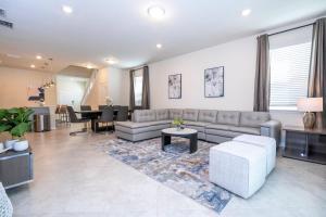 Modern Paradise at Windsor Cay pool and Game Room