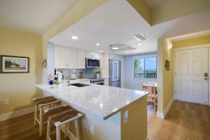 Loggerhead 523 - Beachfront Residence at Loggerhead Cay with Vaulted Ceilings