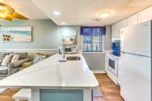 Walk to Ocean Myrtle Beach Retreat with Sunroom