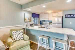 Walk to Ocean Myrtle Beach Retreat with Sunroom