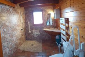 Chalet Ecrin équipé pour Personne à Mobilité Réduite, Belle vue lac, Sauna et Wifi