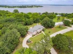 Shady Shores Lake House - Hot Tub Dog-Friendly - Corinth