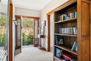 Cascade Cottage adjoining World Heritage Site - Ridgeway