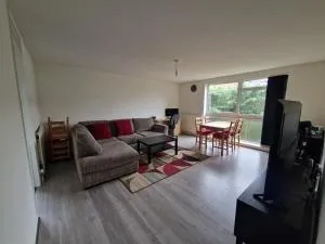 Large 1 bed flat in Purley close to train station - 珀利