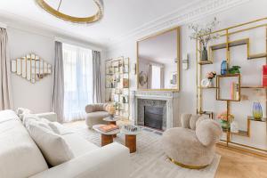 Elegant Luxury Apartment for 6 on Champs-Élysées
