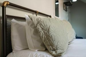 The Willow - Studio 17