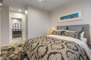 Bright 2BR Penthouse Family Friendly Near Arena