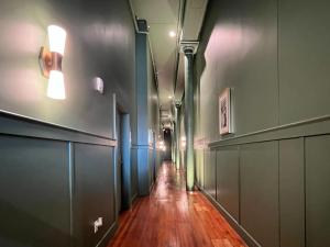 Bright and Modern Studio in Louisville # 105