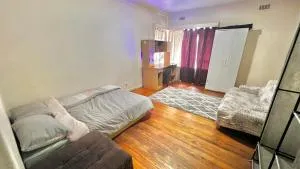 Budget room near Melbourne Airport - Albion