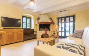 Gorgeous Home In Sisan With Wifi