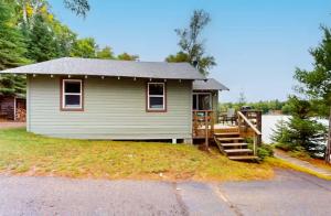 Anderson Lakeside Cabin