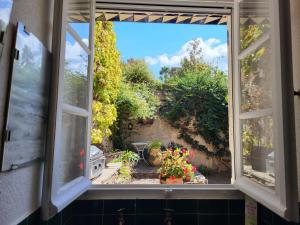 Renovated 12th-century chapel fully equipped for 6