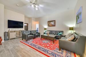 Less Than 1 Mi to Historic Dtwn Home with Yard in McKinney - 3hvězdičkové hotely ve městě McKinney