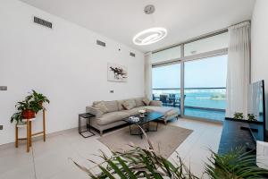 Azure Residences 1BR Palm Jumeirah