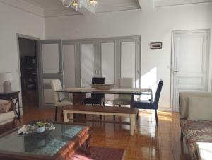 Chez Anne-Marie bourgeois apartment