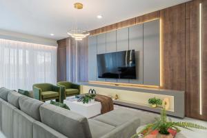 5911 Luxury 10BD Family Home For an Unforgettable Vacation