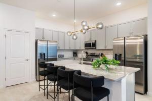5911 Luxury 10BD Family Home For an Unforgettable Vacation