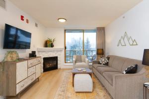 Renovated 1Bed-1Bath in Village with Pool, Hot Tub, and Sauna