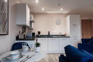 Apartment With Free Parking by City SuperHost