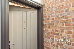 Chapel Loft - Brand New With Parking