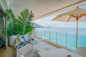 Full Floor Beachfront Luxury Apartment