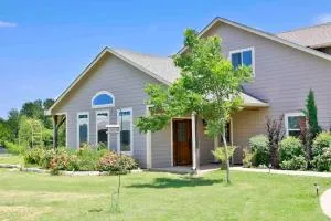 Hailey's Cottage on Small Farm-16 minutes to Silos - Caldwell Crossing